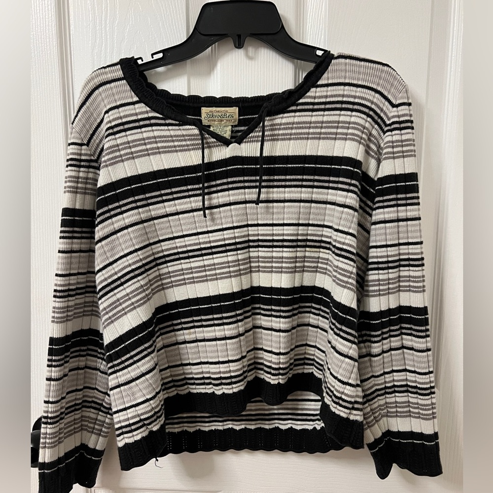 Vintage sweater perfect for the fall time🍁